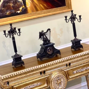 ساعت و شمعدان برنز و سنگ مدل فرشته زن چنگ (7)